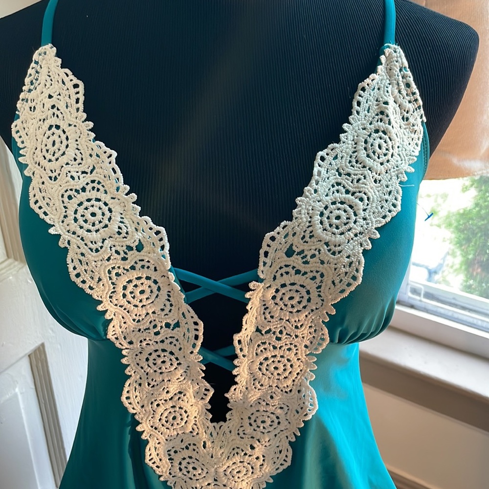 Teal color & lace - Picture 2 of 9